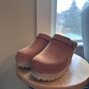 Lottas Leather Tan Clogs
